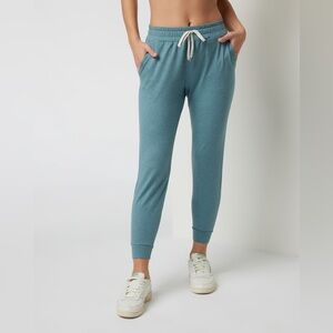 Vuori Women's DreamKnit™ performance Joggers size large